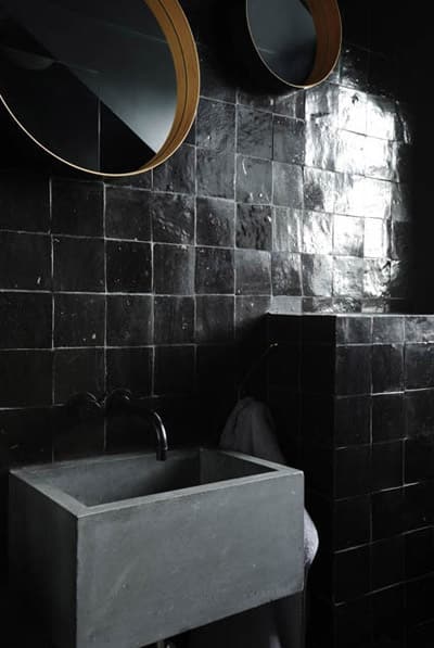 gray_black_bathroom_2
