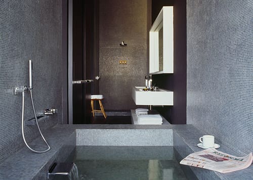 Tips for designing bathrooms with dark colors