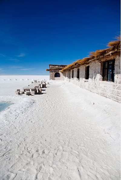 Salt_Hotel_on_Salar_de_Uyuni_Bolivia
