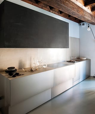 Incorporating stainless steel in kitchens